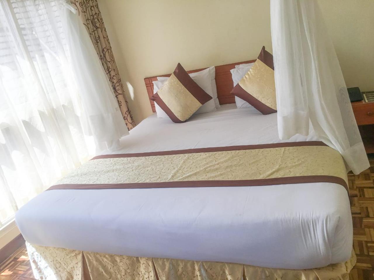 Golden Gates Hotel Thuthuriki Exterior photo