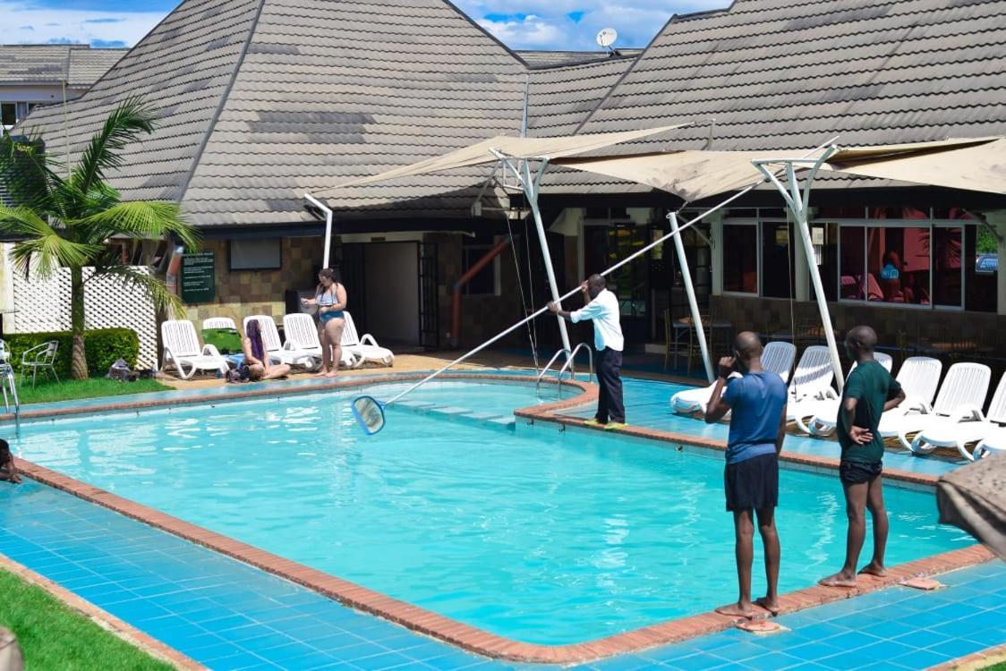 Golden Gates Hotel Thuthuriki Exterior photo