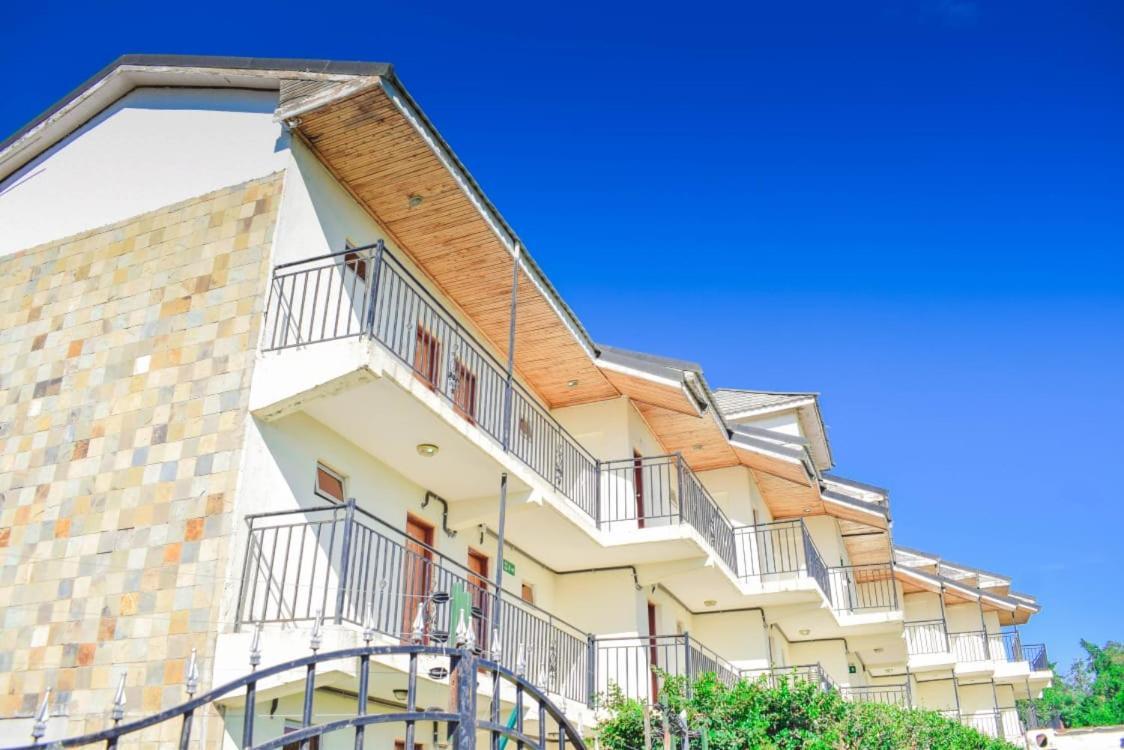 Golden Gates Hotel Thuthuriki Exterior photo